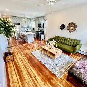  Apartment Modern - 3 Bedrooms, 2 Bathrooms United States