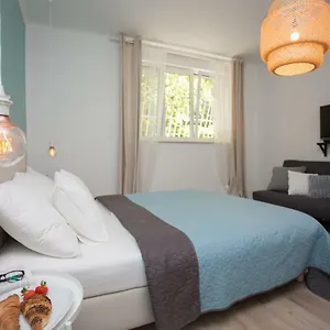 Apartment Billie, Split