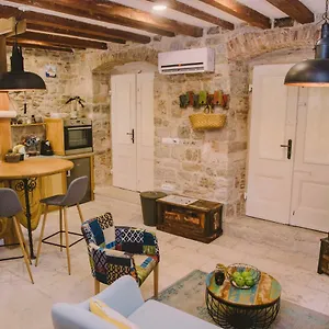 Apartment 5 Minutes Walk Art, Split